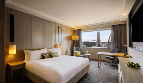 Suite Club, 1 cama de matrimonio grande, acceso al Business Lounge, vistas a la ciudad