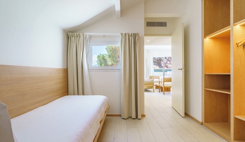 Suite, terraza, vistas a la piscina