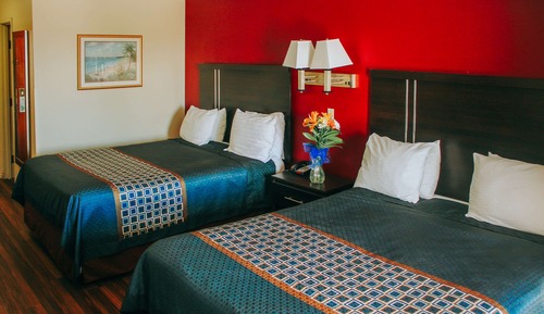 Habitación estándar, 2 camas de matrimonio, no fumadores, vistas a la ciudad (No Pets)
