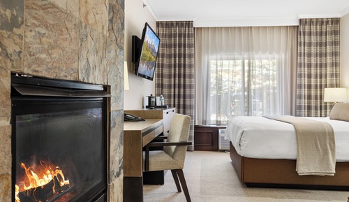 Habitación superior, 1 cama de matrimonio grande con sofá cama (Premier King with Fireplace)