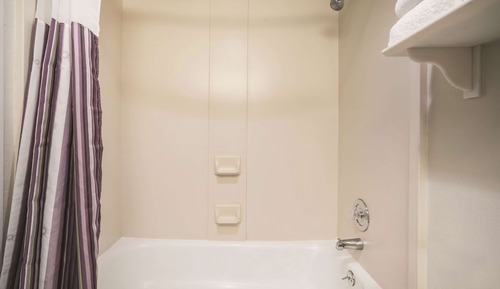 Habitación, 1 cama de matrimonio grande, no fumadores (Mobility/Hearing, Tub w/ Grab Bars)