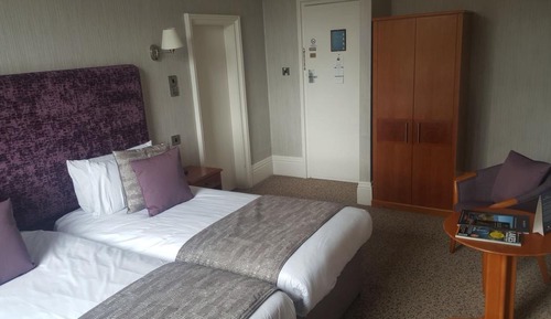 King/Twin Room (Hill View)