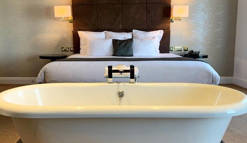 Suite (Bath)