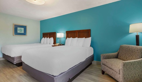 Habitación estándar, 2 camas de matrimonio, accesible para personas con discapacidad, bañera