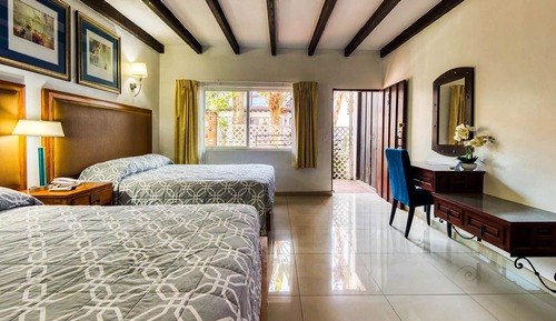 Habitación doble, 2 camas de matrimonio, no fumadores