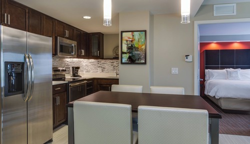 Suite, 1 habitación, no fumadores, vistas parciales al mar (Mobility Accessible, Roll-in Shower)