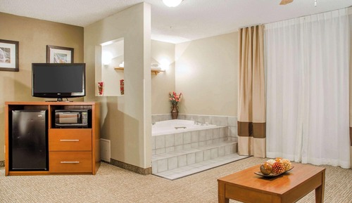 Suite, 1 cama de matrimonio grande con sofá cama, no fumadores, bañera de hidromasaje (2 Person)