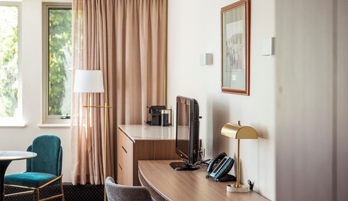 Habitación con 1 cama doble o 2 individuales, vistas al parque