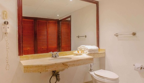 Suite junior, no fumadores (2 King Beds, Family Room)