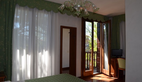 Habitación estándar con 1 cama doble o 2 individuales
