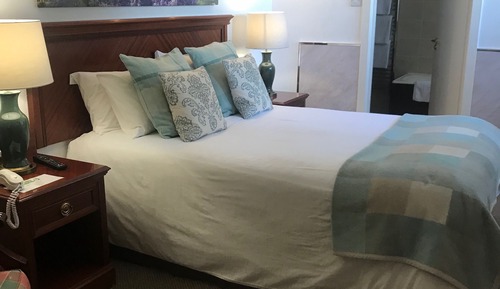 Habitación básica con 1 cama doble o 2 individuales