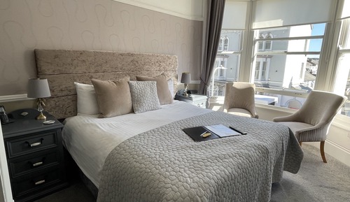 Habitación Deluxe, 1 cama de matrimonio grande, vistas parciales al mar