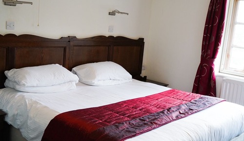 Habitación con 1 cama doble o 2 individuales, baño privado