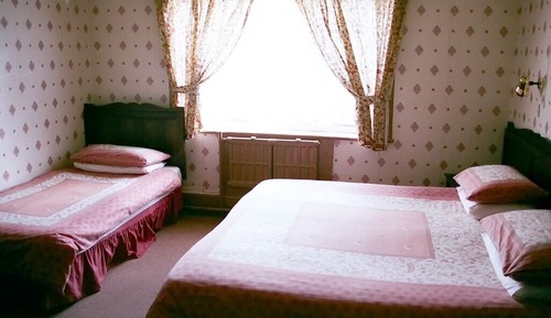 Suite, baño privado (2A + 1C)