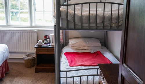 Suite, baño privado (2A + 2C)