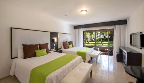 Accessible Superior Garden, 2 Queen Beds, Non-Smoking