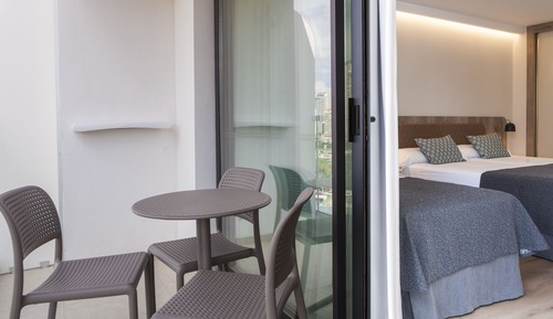 Habitación triple estándar, balcón, vistas a la ciudad