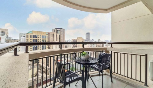Habitación ejecutiva, 1 cama de matrimonio grande, balcón, vistas a la ciudad