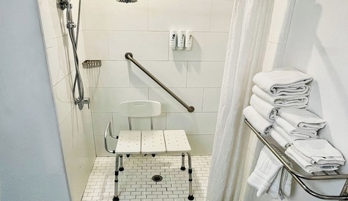 Suite estudio, 2 camas de matrimonio, accesible para personas con discapacidad (Roll-in Shower)