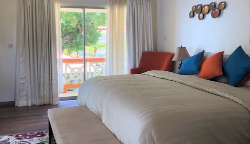 Habitación, 1 cama de matrimonio grande, frente al mar