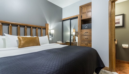 Suite, vistas parciales al lago (Pets Not Allowed)
