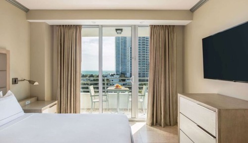 Suite, 1 cama de matrimonio grande con sofá cama, vistas parciales al mar