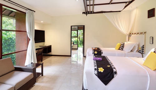 Deluxe Beach Bungalow