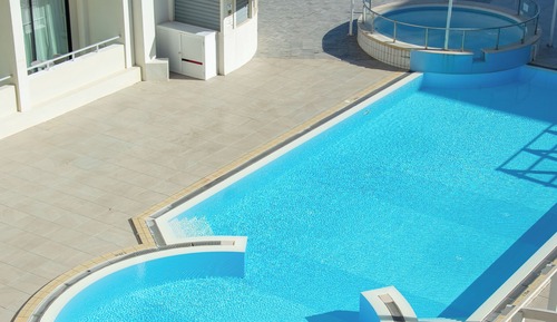 Habitación cuádruple Confort, vistas a la piscina
