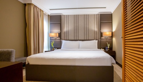 Suite (with Outside Jacuzzi)