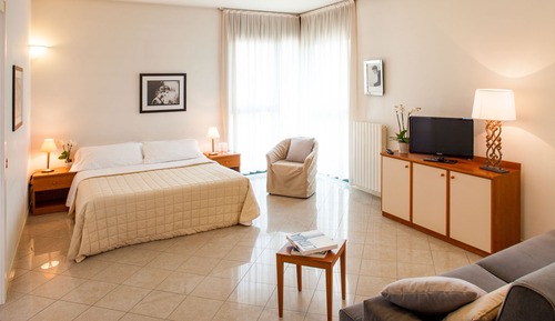 Habitación triple, en edificio anexo