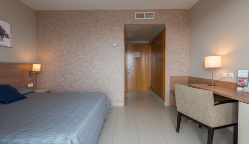 Habitación estándar con 1 cama doble o 2 individuales, vistas al mar