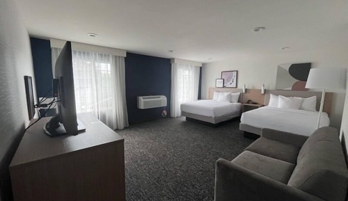 Habitación, varias camas