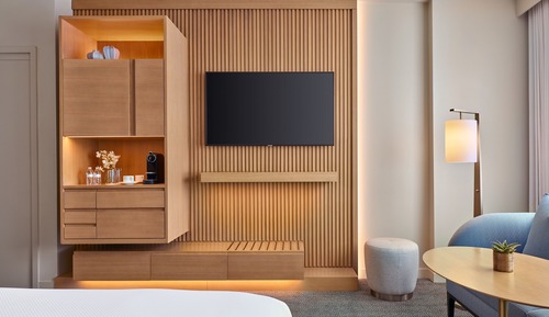 Habitación, 1 cama de matrimonio grande, notificación por teléfono o timbre, vistas a la ciudad