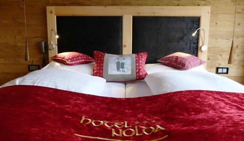 Habitación triple superior, 1 cama de matrimonio grande con sofá cama, vistas a la montaña