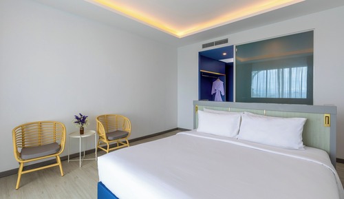 Executive Ocean Room