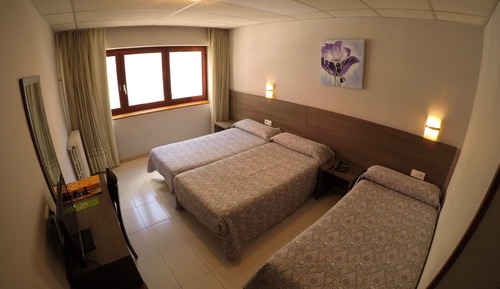 Habitación triple (2 adults and 1 child)