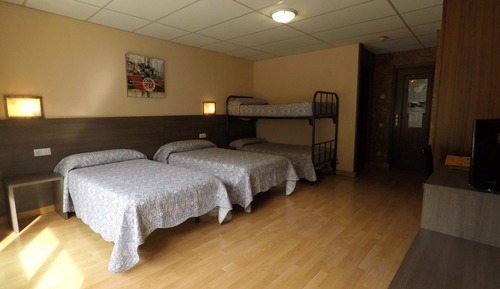 Habitación cuádruple (2 adults and 2 children)
