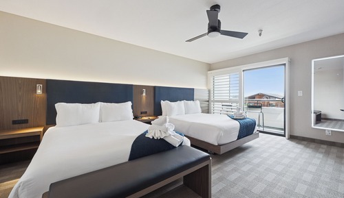 Habitación Deluxe, 2 camas de matrimonio, vistas parciales al mar