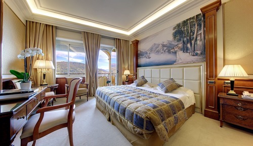Habitación estándar con 1 cama doble o 2 individuales (Partial Lake or Pool side)
