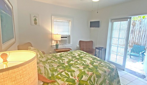 Queen Standard #2A, Ground Floor, Garden View, Private Bathroom