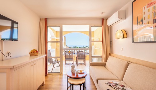 Estudio, terraza, vistas al mar