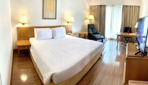 Habitación superior, 1 cama de matrimonio, balcón, vistas a la ciudad