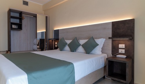 Habitación superior con 1 cama doble o 2 individuales