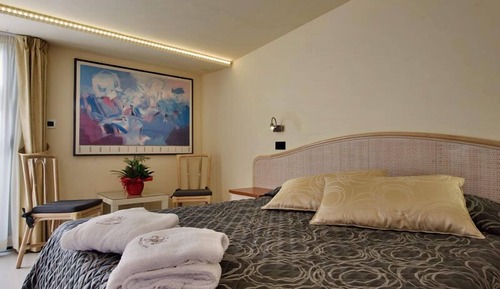 Habitación estándar con 1 cama doble o 2 individuales