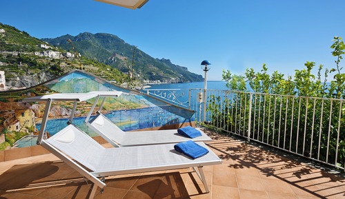 Appartamento panoramico,2 letti queen,vista mare edificio separato(500metri dall'edificio principale
