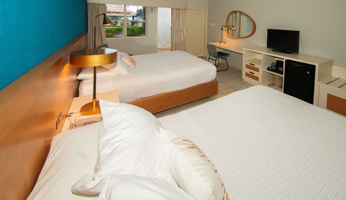 Habitación estándar doble, 2 camas de matrimonio, junto a la piscina