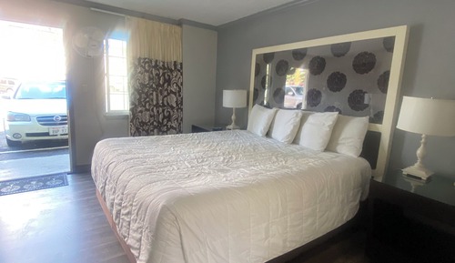 Estándar con cama de matrimonio King