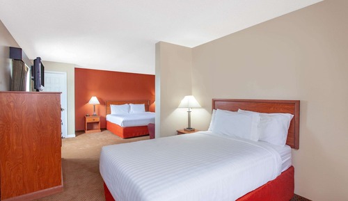 Suite estudio, no fumadores (1 King Bed and 1 Double Bed)