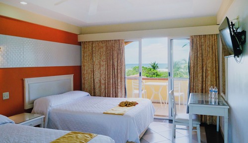 Habitación estándar doble, 2 camas de matrimonio, vistas al mar