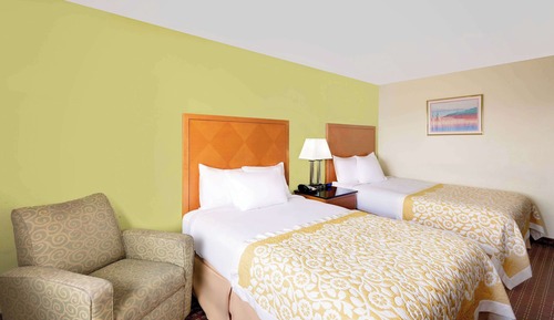 Suite, 2 habitaciones, no fumadores, cocina básica (3 Double Beds)